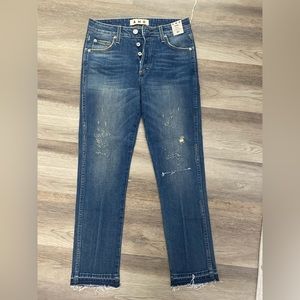 AMO Babe in Dive Bar Destroy Size 27